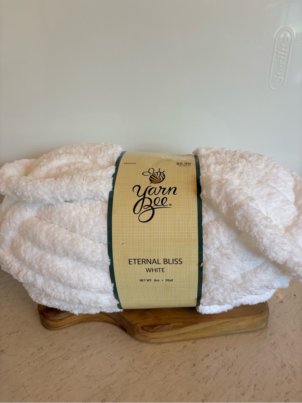 skein of Yarn Bee Eternal Bliss Yarn in the color White